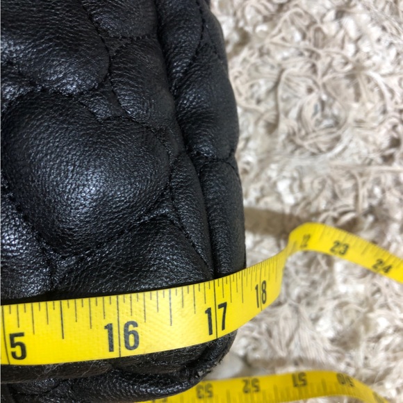 Betsy Johnson Oversized Roomy Quilted Heart Handbag Purse Crossbody Black Cream - Picture 14 of 15